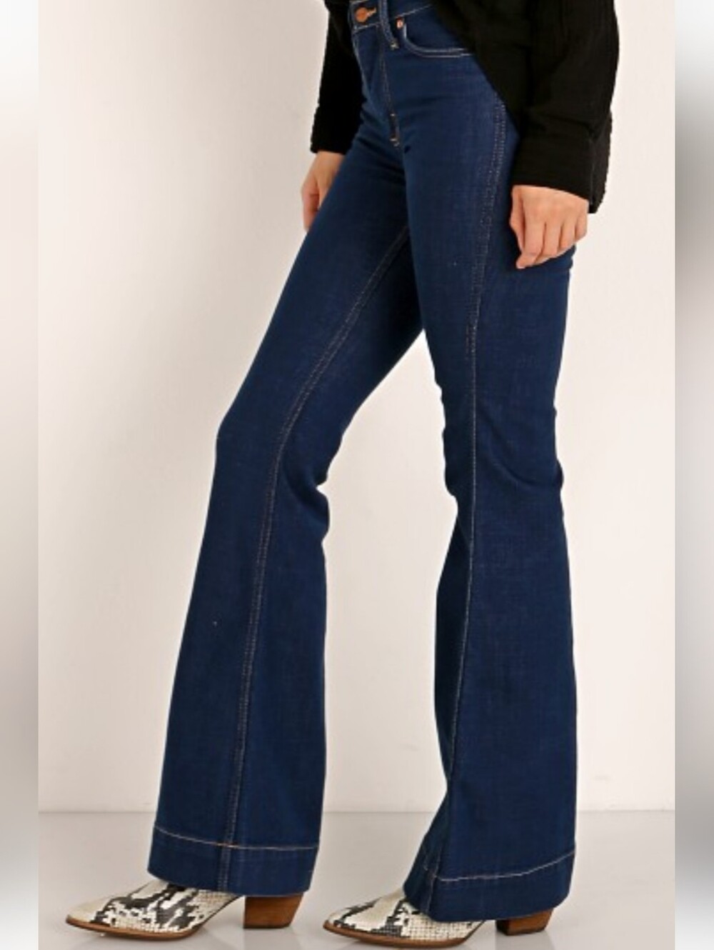 Wrangler Western Yoke Flare Jeans - Picture 8 of 9